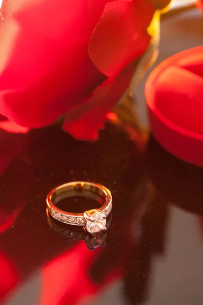 Anéis Casamento Reflexão — Fotografia de Stock