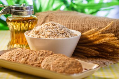 Yulaf ezmeli kurabiye ve yulaf ezmesi.