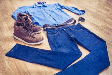 Erkekler için iş kıyafetleri.