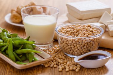 Soya fasulyesi, tofu ve diğer soya ürünleri.