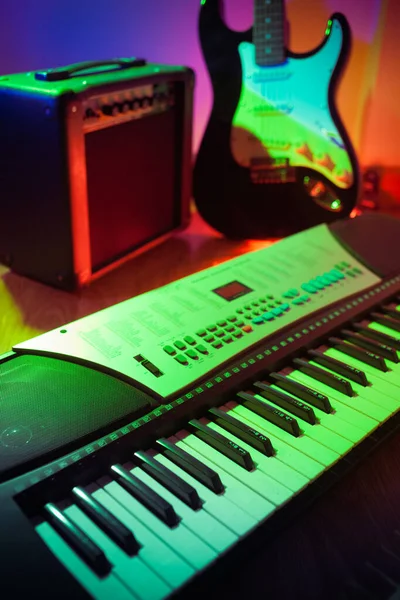 Muziekinstrumenten Versterkergitaar Keyboard — Stockfoto