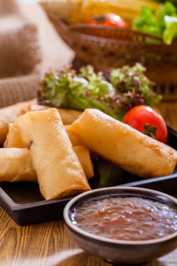 Kızarmış Çin böreği.