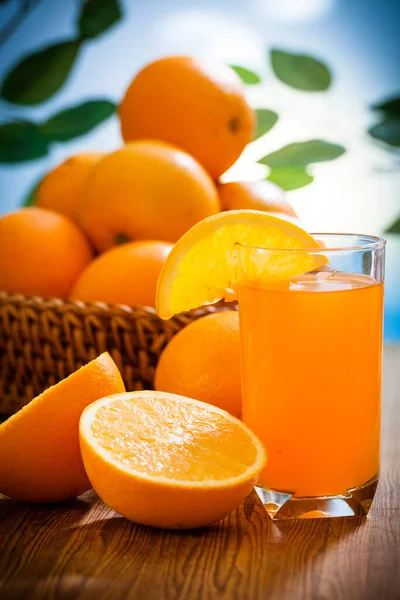 Apelsinjuice Och Apelsinfrukter — Stockfoto
