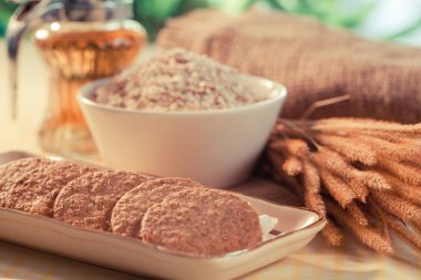 Yulaf ezmeli kurabiye ve yulaf ezmesi.