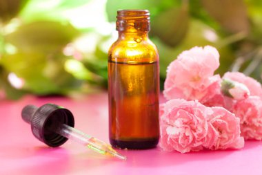 Aromaterapi, bitkisel ilaç ve damlatıcı.