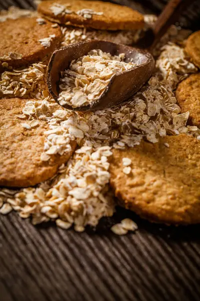 Yulaf ezmeli kurabiye ve yulaf ezmesi.