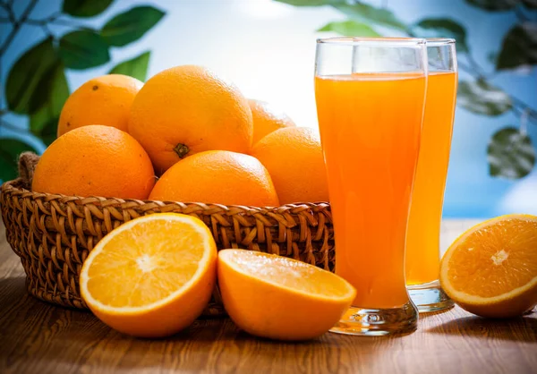 Apelsinjuice Och Apelsinfrukter — Stockfoto