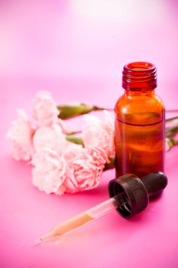 Aromaterapi, bitkisel ilaç ve damlatıcı.