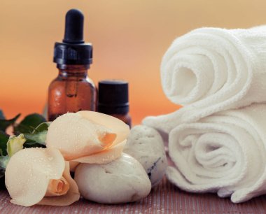 Aromaterapi, bitkisel ilaç ve damlatıcı.