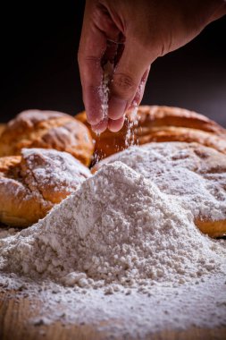 Yemek unu ve ekmek malzemesi.