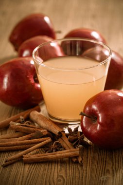 Elma sirkesi, sağlıklı içecek.