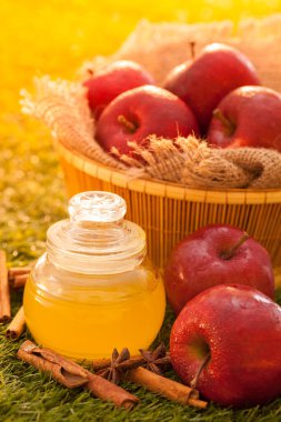Elma sirkesi, sağlıklı içecek.