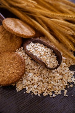 Yulaf ezmeli kurabiye ve yulaf ezmesi.