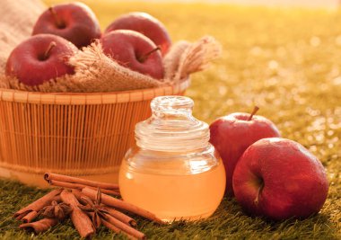 Elma sirkesi, sağlıklı içecek.