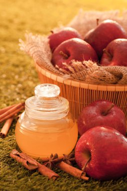 Elma sirkesi, sağlıklı içecek.