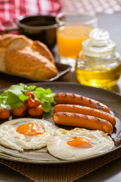 Kahvaltıda kızarmış yumurta.