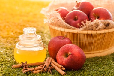 Elma sirkesi, sağlıklı içecek.