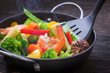 Sıcak karışık sebze kızartılmış..