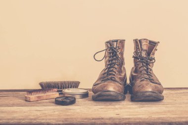 Deri ayakkabı bakım seti.