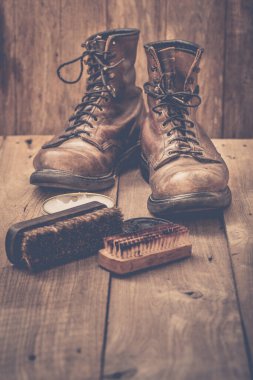 Deri ayakkabı bakım seti.