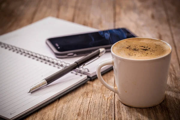 Taza Café Con Pluma Portátil —  Fotos de Stock