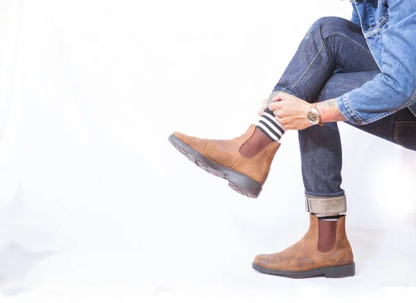 Bottes Vintage Chaussures Sur Fond Blanc Avec Jeans — Photo