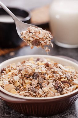 Yulaf ezmeli müsli kahvaltısı.