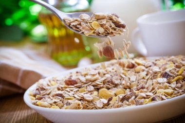 Yulaf ezmeli müsli kahvaltısı.