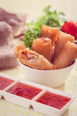 Kızarmış Çin böreği.