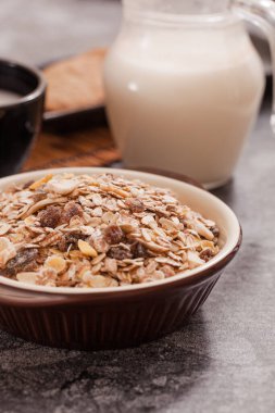 Yulaf ezmeli müsli kahvaltısı.