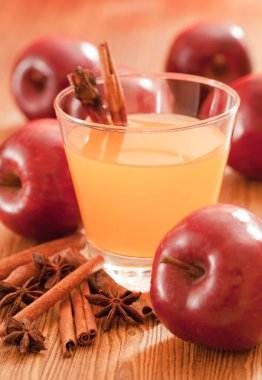 Elma sirkesi, sağlıklı içecek.