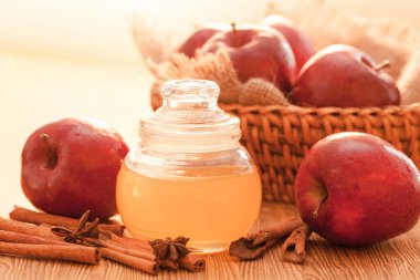 Elma sirkesi, sağlıklı içecek.