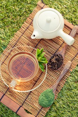 Çay yapraklı taze yeşil çay.