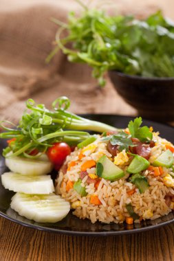 Kızarmış pirinç, Asya yemeği.