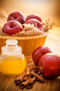 Elma sirkesi, sağlıklı içecek.