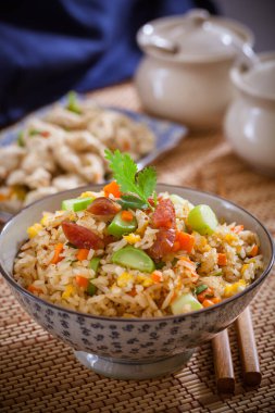 Kızarmış pirinç, Asya yemeği.