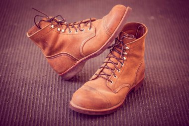 Erkek işçi çizmeleri.