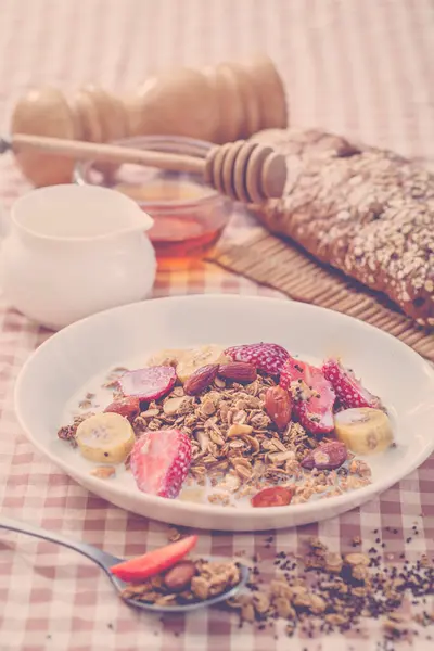 Gesunde Hausgemachte Haferflocken Mit Erdbeeren Zum Frühstück — Stockfoto