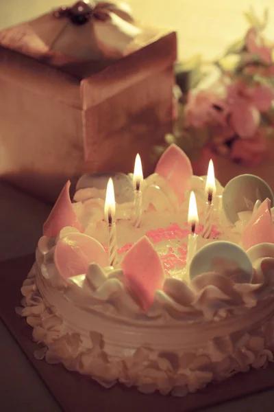 Tarta Cumpleaños Con Las Velas Colores Claros — Foto de Stock