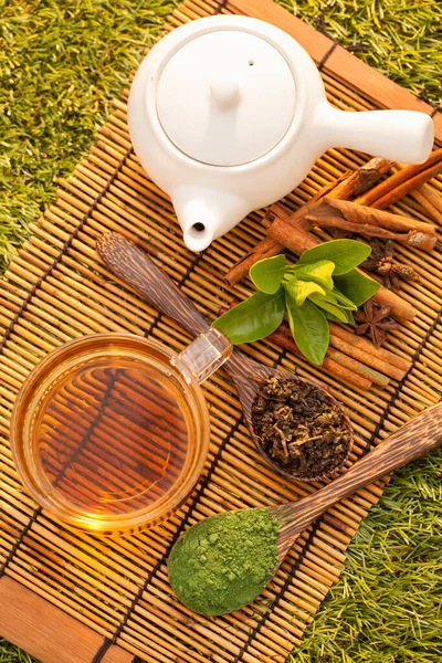 Friss Zöld Tea Tealevéllel — Stock Fotó
