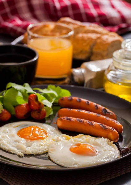 Stekt Ägg Med Korv Till Frukost — Stockfoto