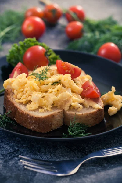 Leckeres Omelette Mit Brot — Stockfoto