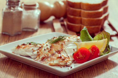 Sebzeli ızgara balık bifteği