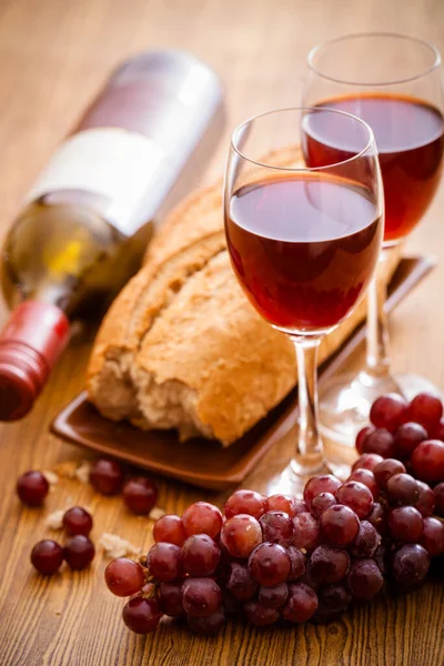 Vinho Tinto Uvas Com Pão — Fotografia de Stock