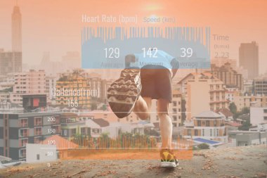 Şehir gün batımında çalışıyor.