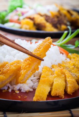 Kızarmış domuz eti (tonkutsu), Japon yemeği.