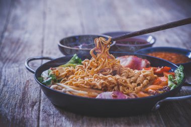 Erişte kimchi ramen, Kore mutfağı.