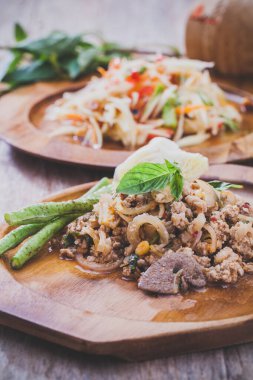 Baharatlı et salatası, Tayland yemeği.