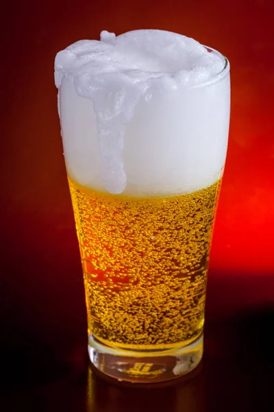 Caneca Cerveja Fresca Com Tampa Espuma — Fotografia de Stock