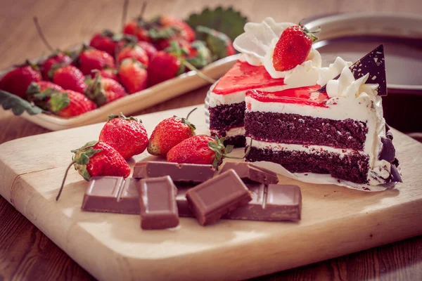 Γλυκό Κέικ Σοκολάτας Φράουλα — Φωτογραφία Αρχείου